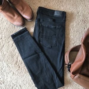 Mid-Rise Black Skinnies from AE 🖤